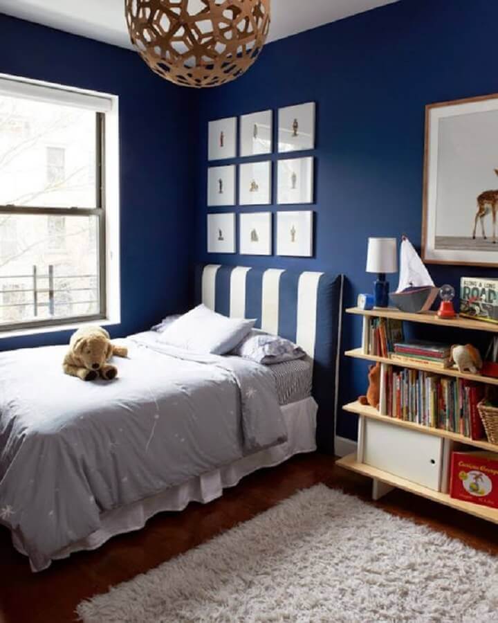 quarto azul e branco infantil