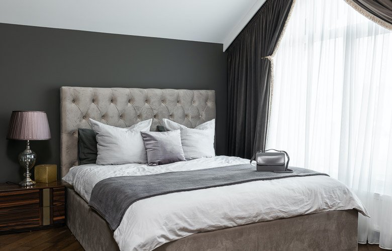 quarto cinza escuro