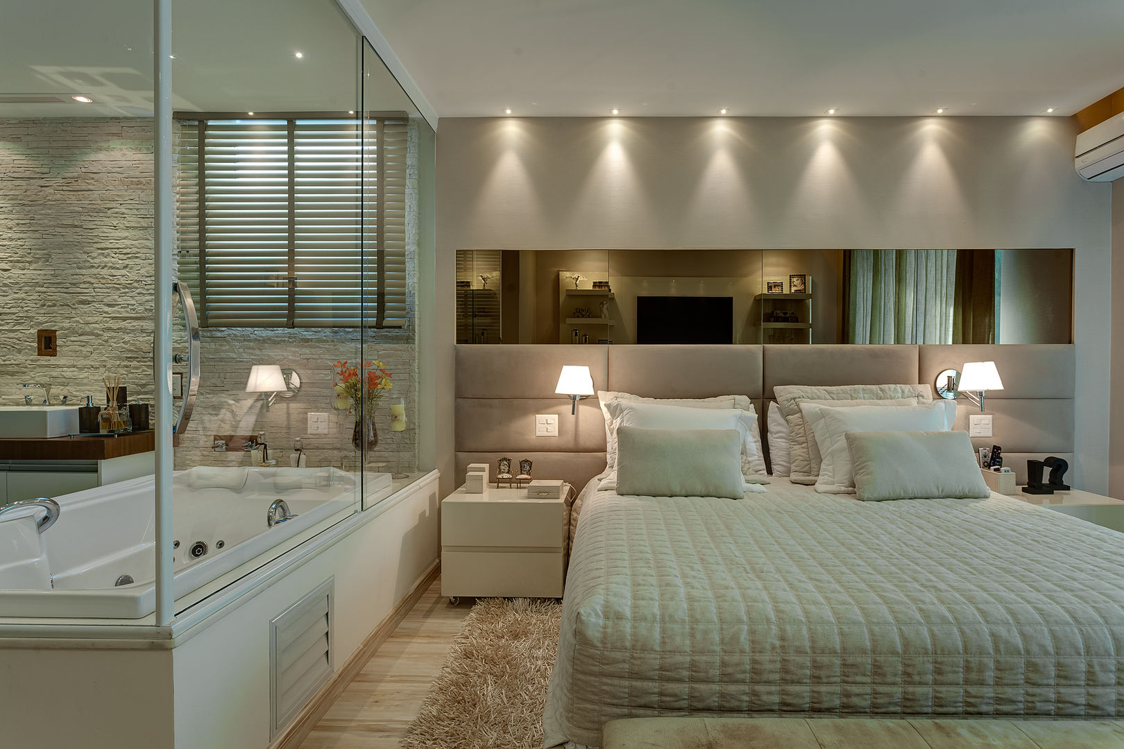 quarto com banheiro pequeno