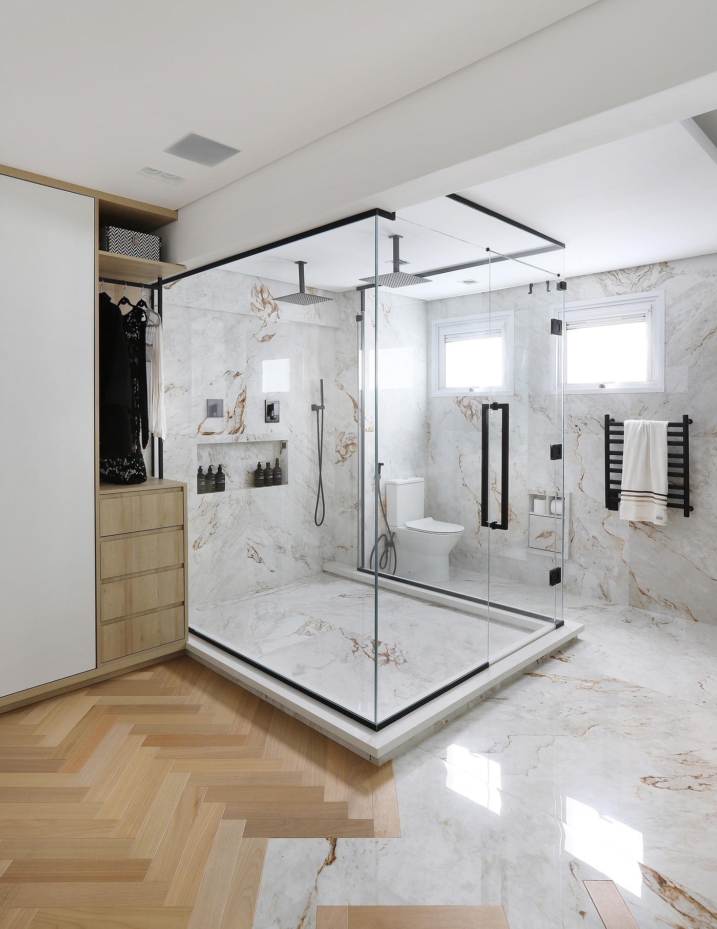 quarto com banheiro integrado