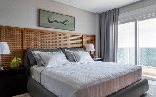 cabeceira de madeira clara