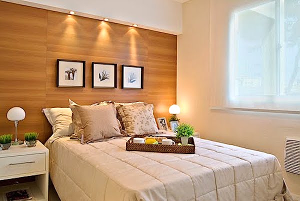 cabeceira de madeira com baú