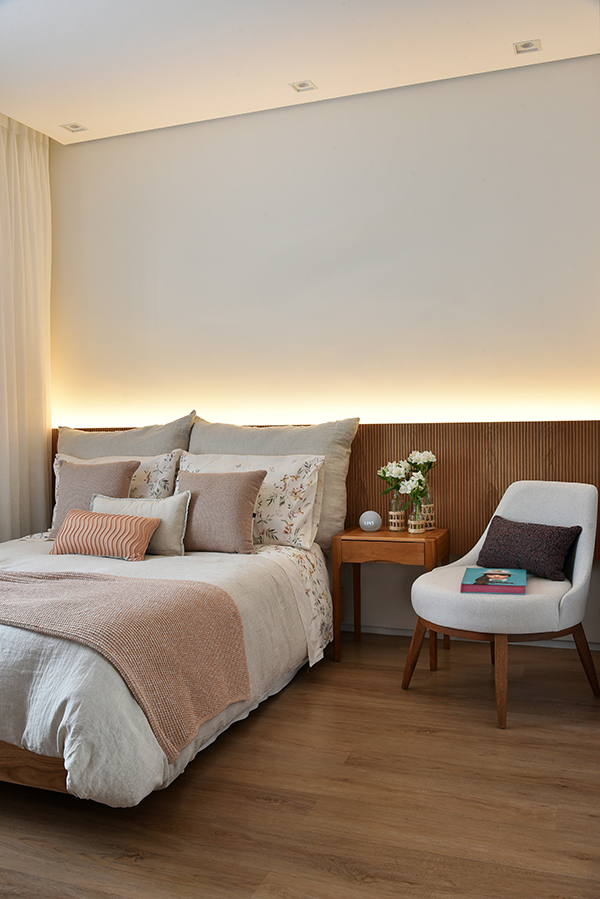 quarto com ripado na parede