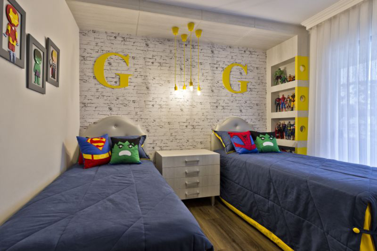 quarto compartilhado irmãos com área de estudo