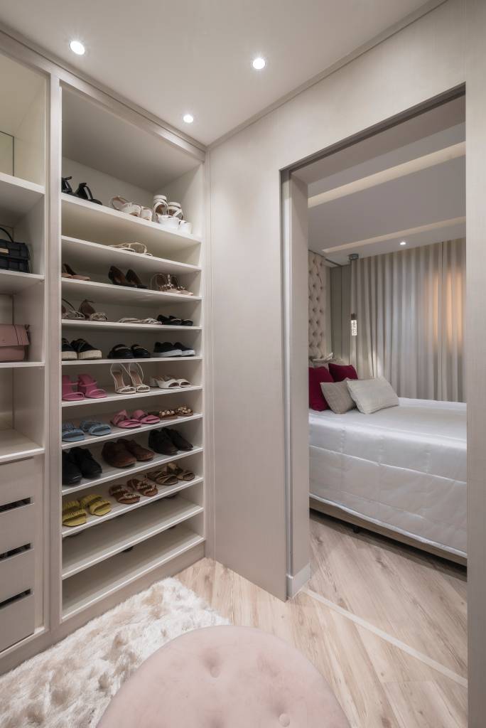 quarto de casal com closet moderno