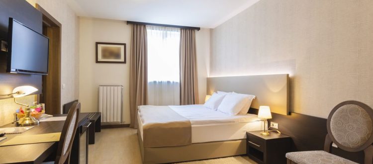 quartos de hotel econômicos e estilosos