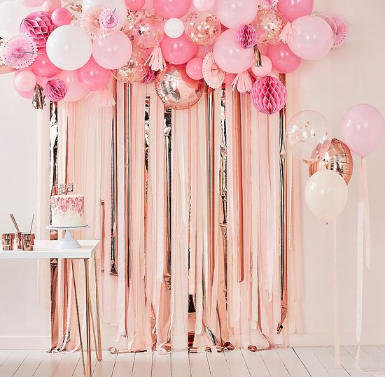 balões ou flores decoração outubro rosa recepção