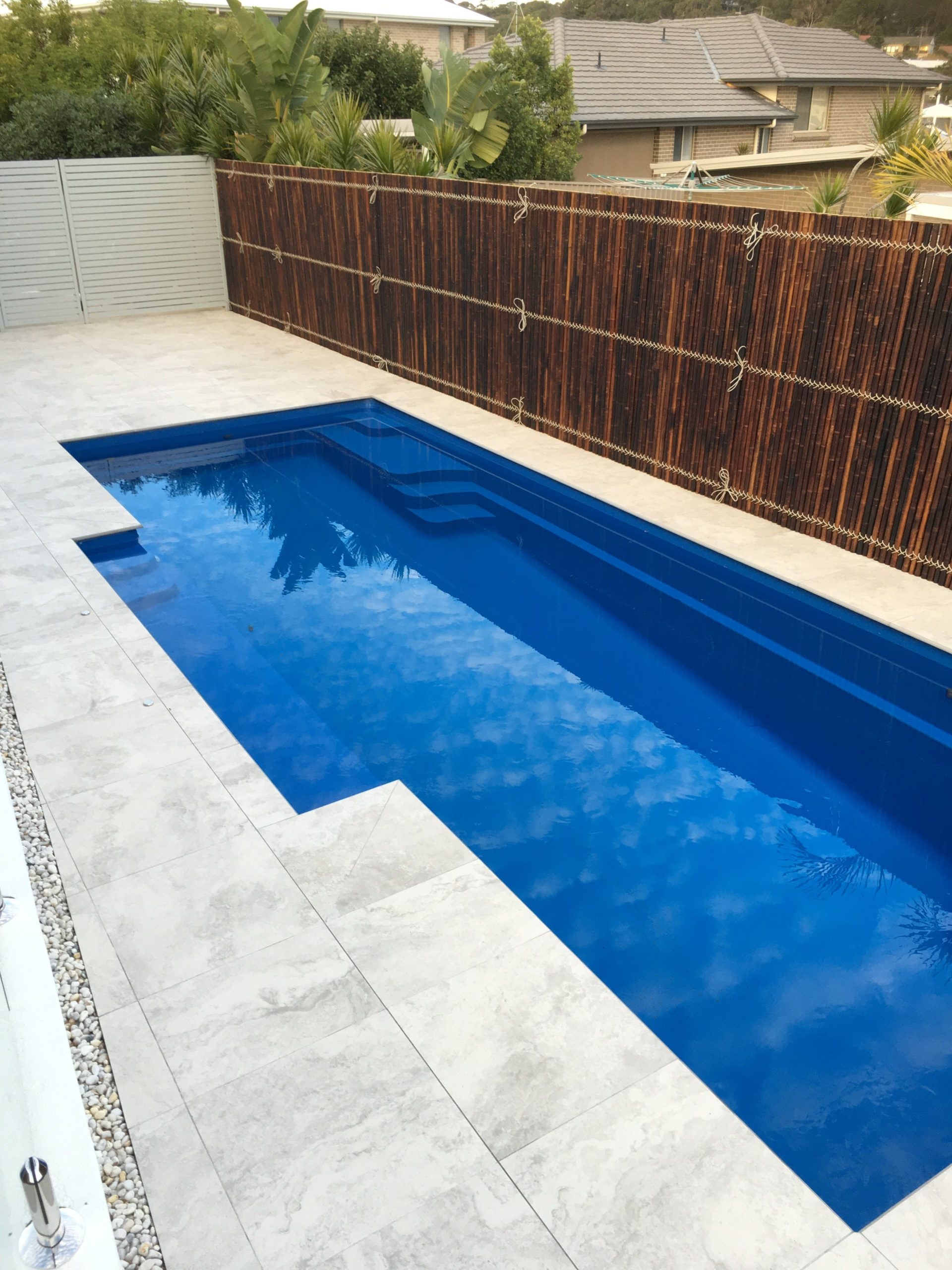 piscina águas cristalinas