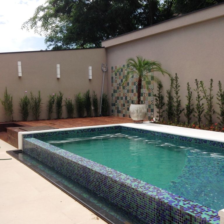 revestimento piscina escura