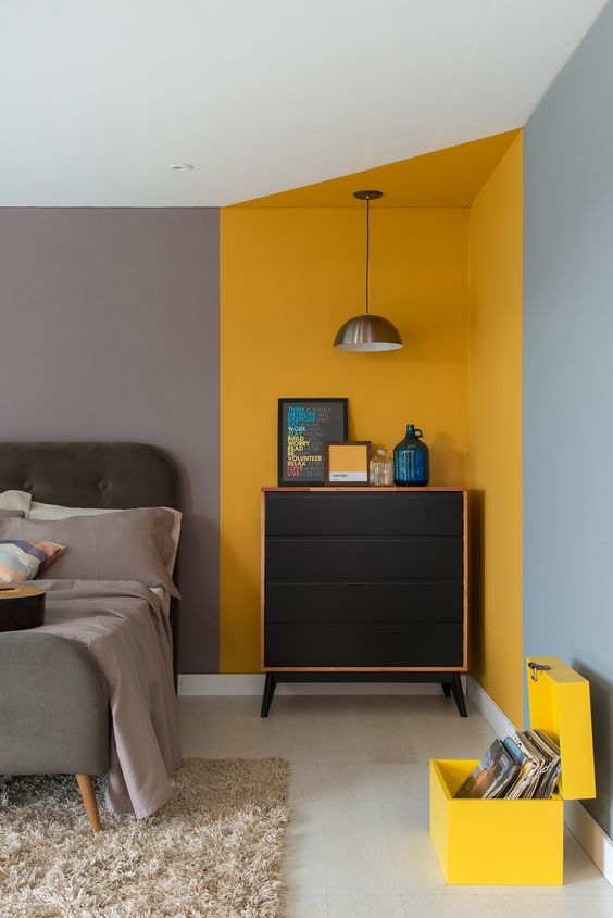 como usar amarelo e cinza na sala