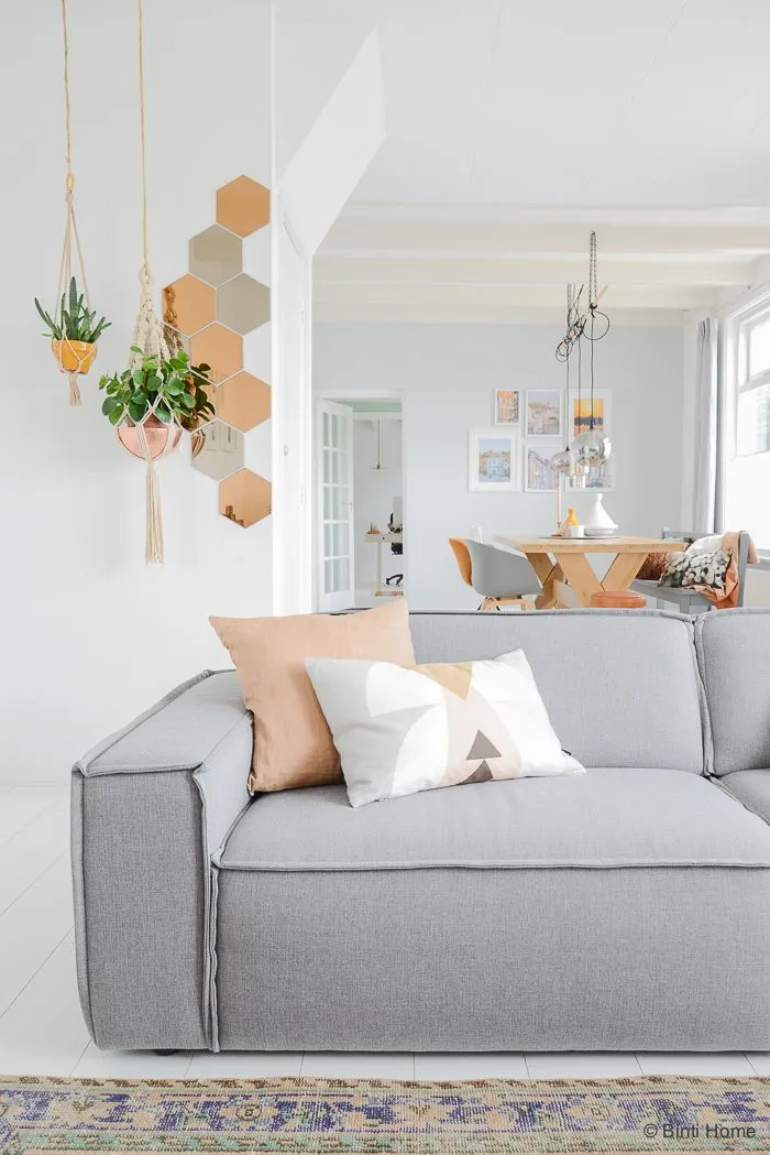 Sofá Cinza e Madeira: A Combinação Perfeita para um Ambiente Aconchegante