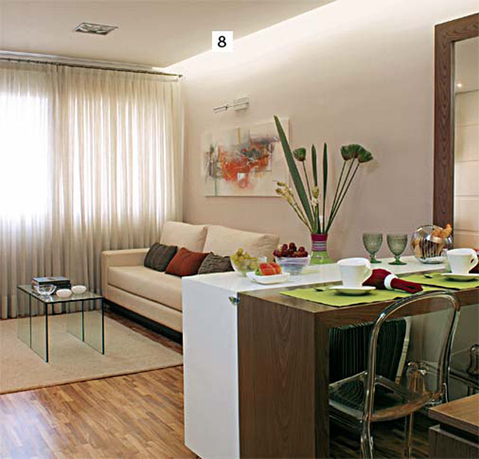 sala de apartamento pequeno com mesa de jantar