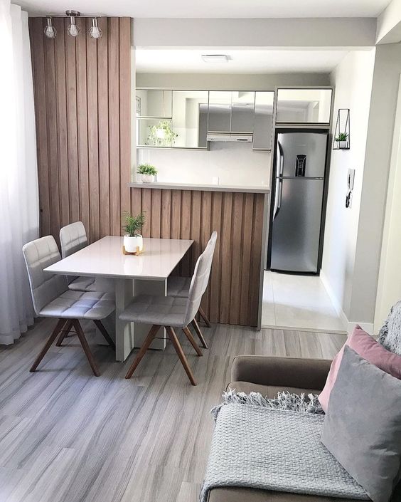 sala de apartamento pequeno com mesa de jantar
