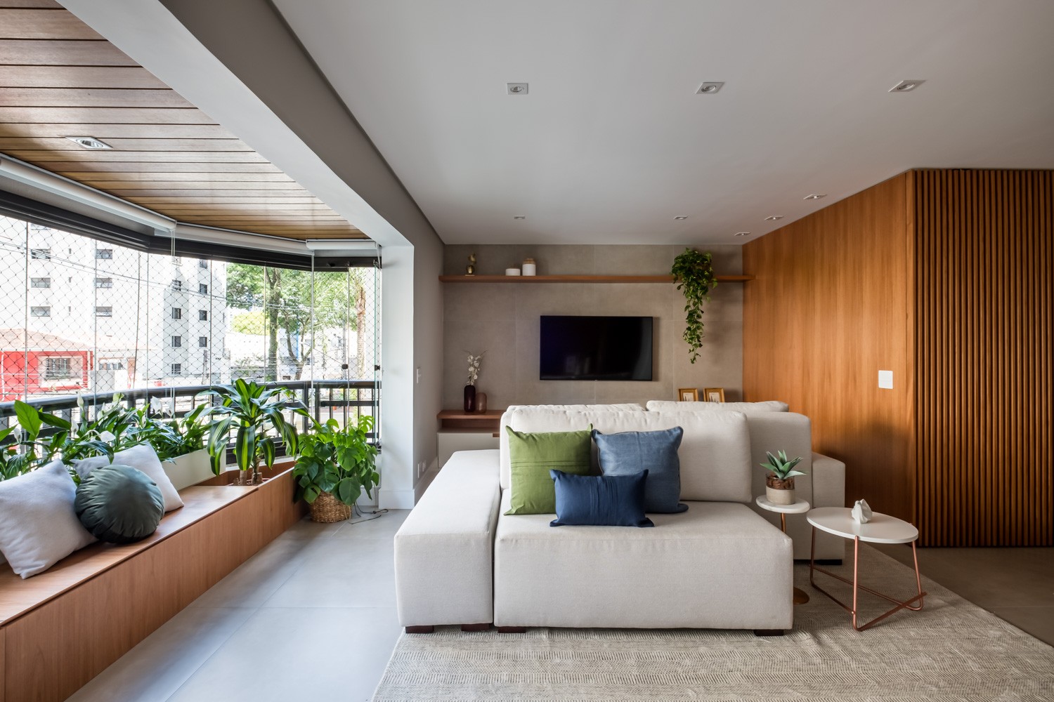 Como Escolher o Fechamento de Vidro Ideal para sua Varanda Integrada