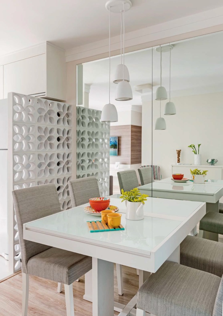 decoração sala de jantar com espelho