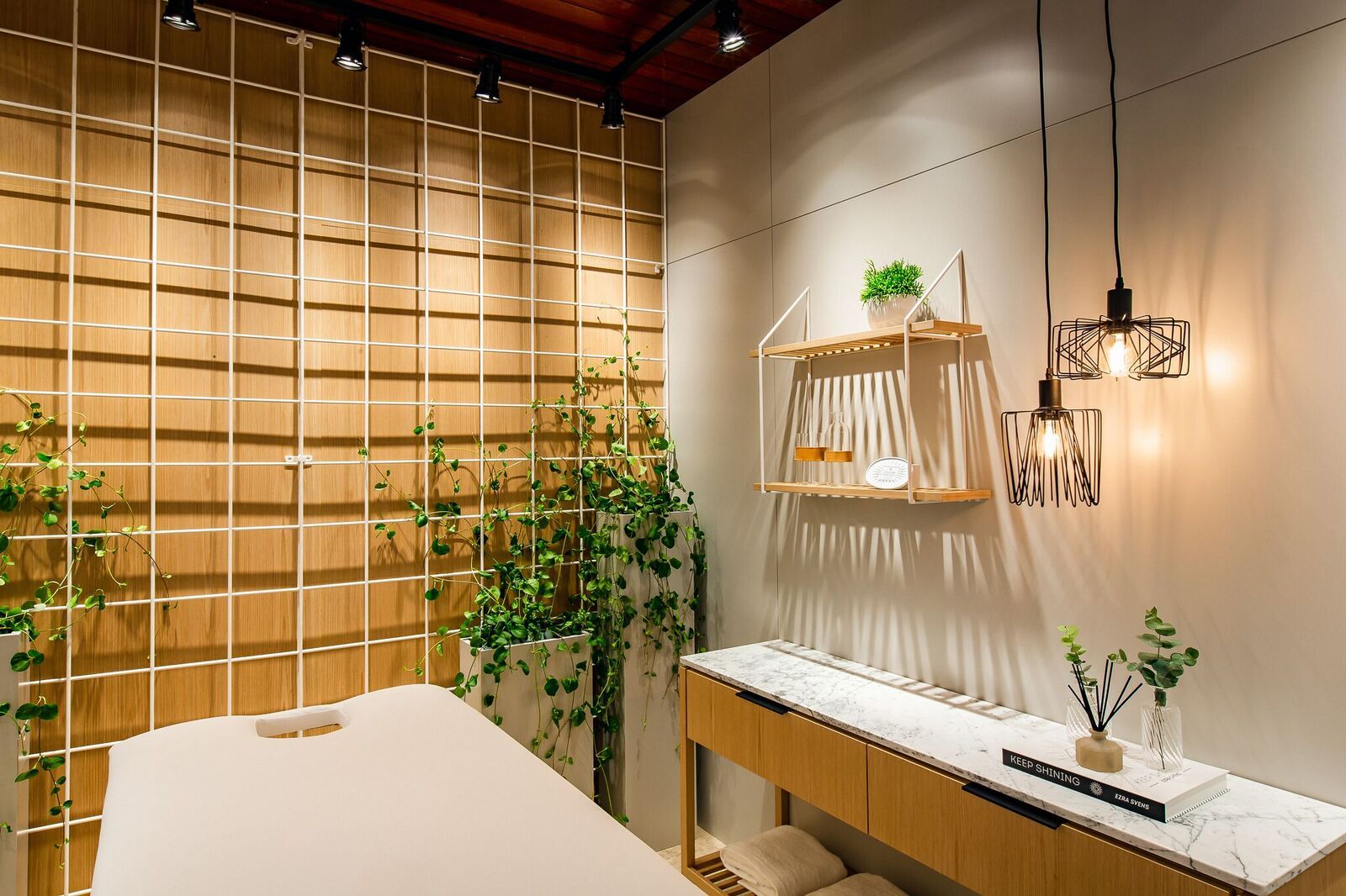 Iluminação Certa: Como Usar Luz Indireta para Aumentar o Conforto na sua Sala de Massagem