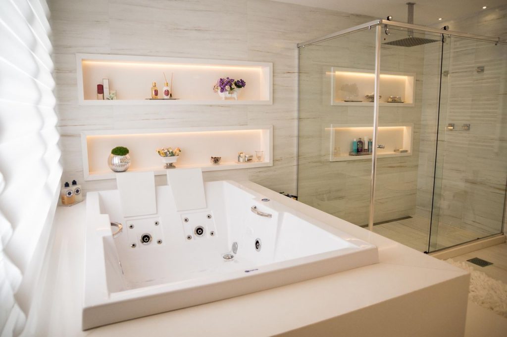 Minimalismo na Decoração: Menos é Mais para um Espaço de Massagem Zen