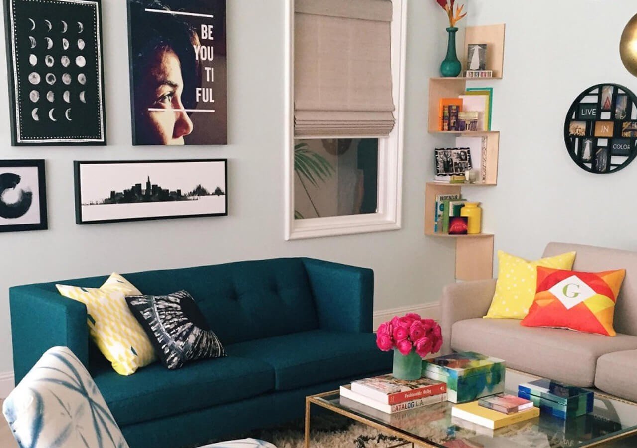 sala decoração simples e moderna com quadros