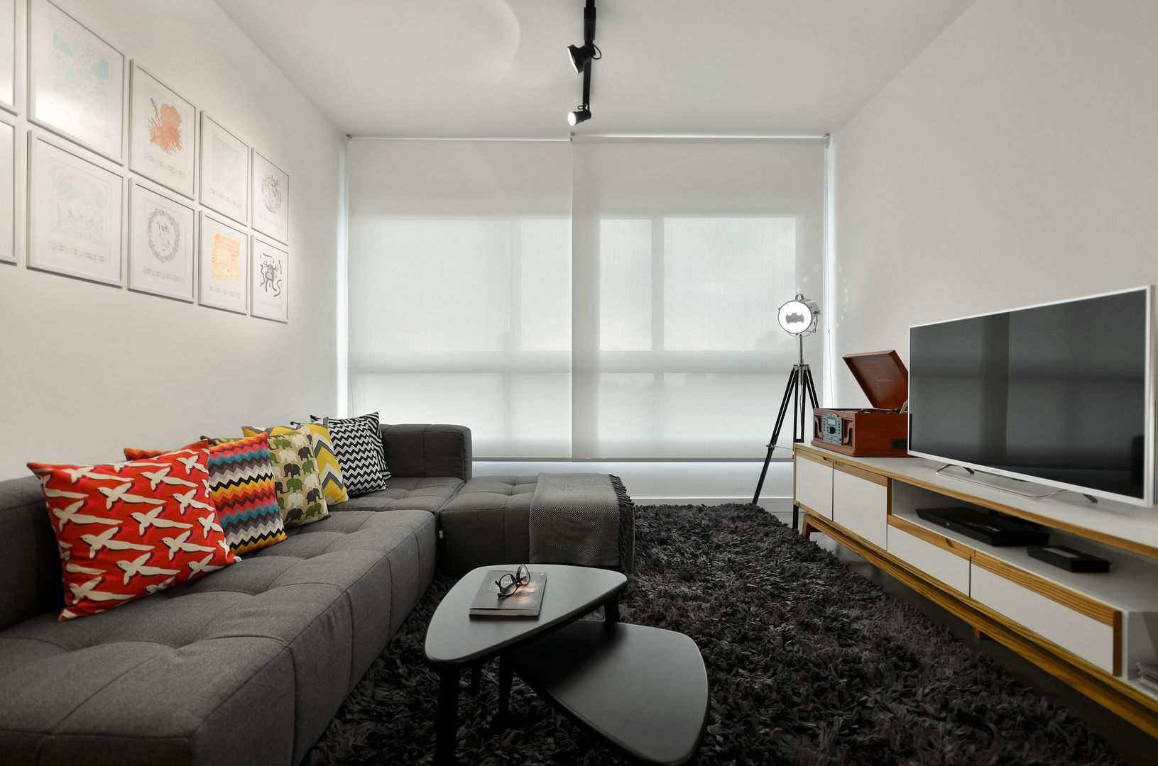 sofá cinza chumbo decoração