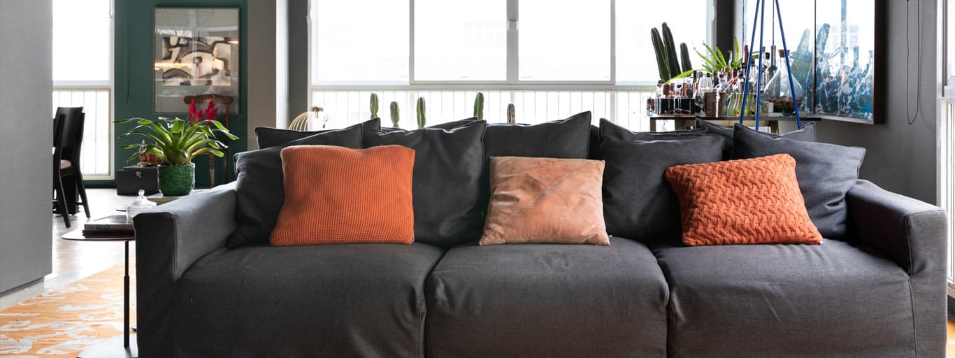 ideias de decoração sala com sofá cinza chumbo