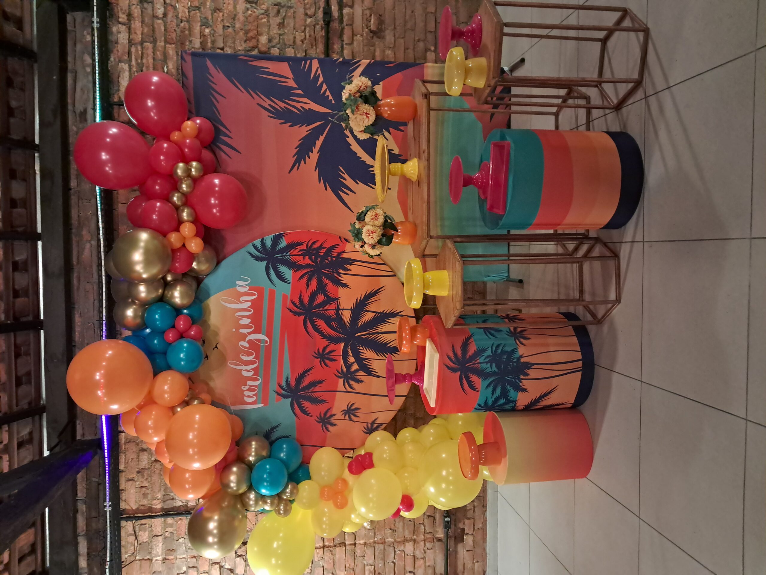 Cardápio Tropical: Petiscos e Bebidas para Harmonizar com sua Festa Tardezinha