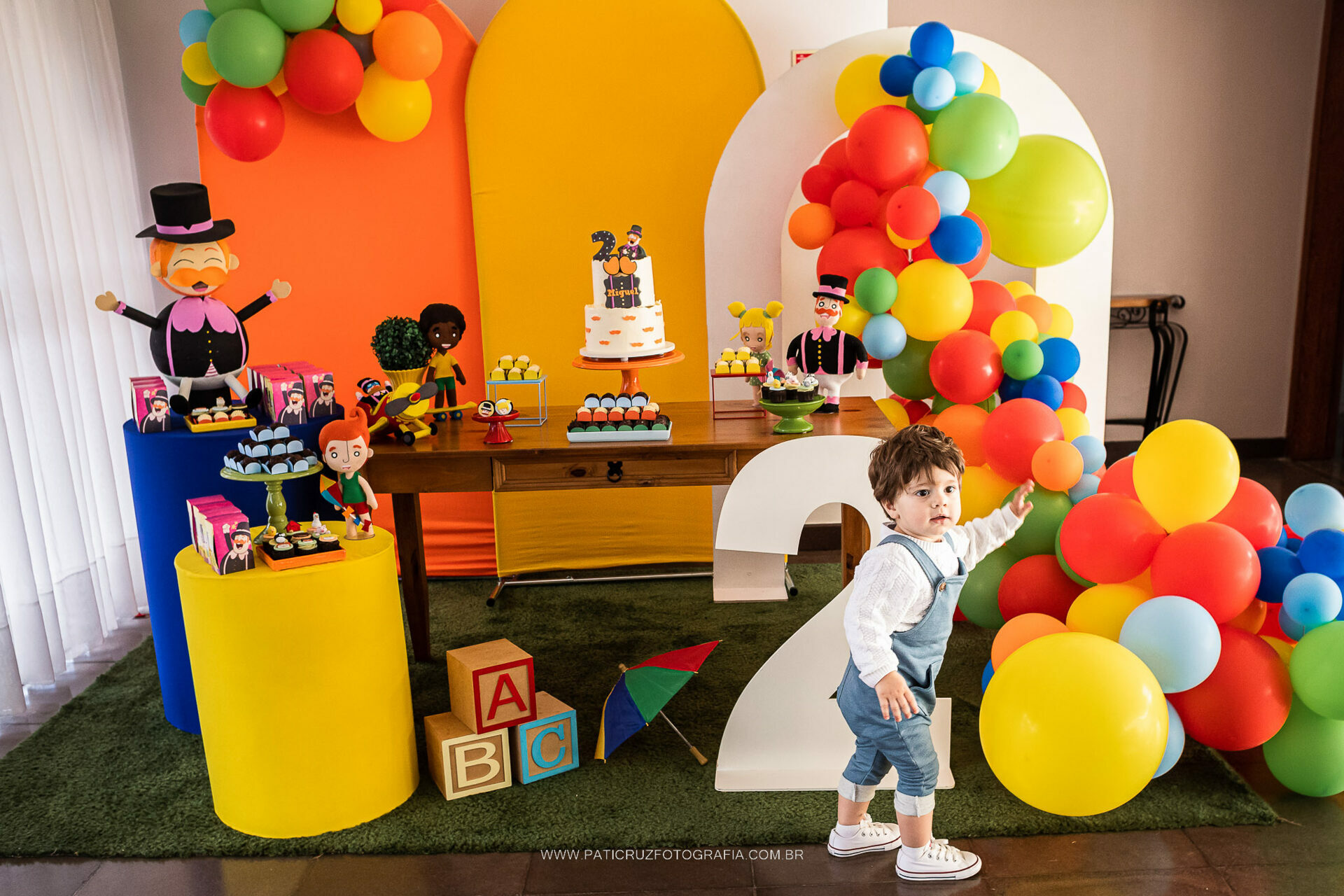 tema aniversario 2 anos simples