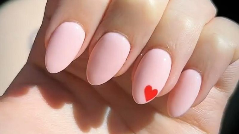 como fazer coração na unha de gel com boleador