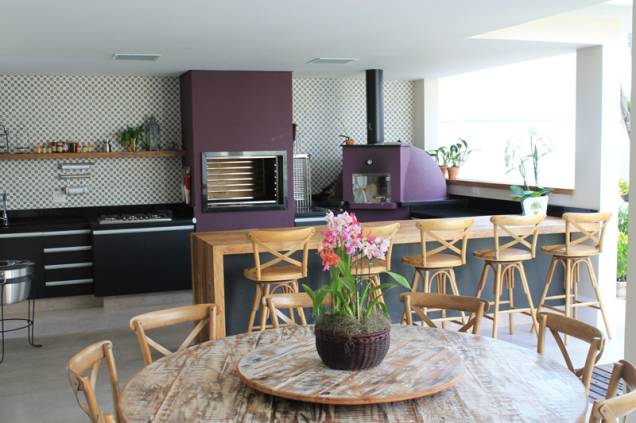 Como Escolher a Churrasqueira Ideal para Sua Varanda Gourmet Fechada