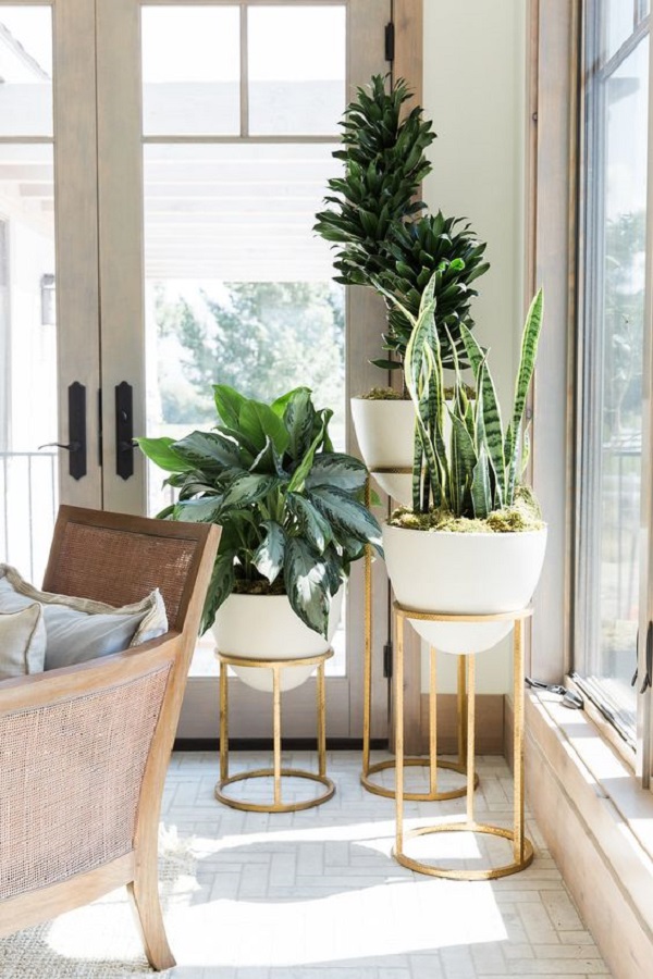 vaso grande com planta artificial para decoração