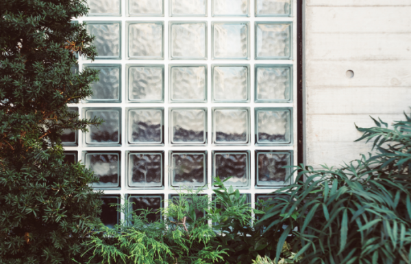 Vidro Temperado: Segurança e Estilo para Divisórias e Prateleiras