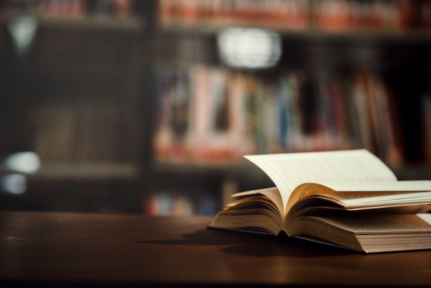 fundo de tela livros antigos