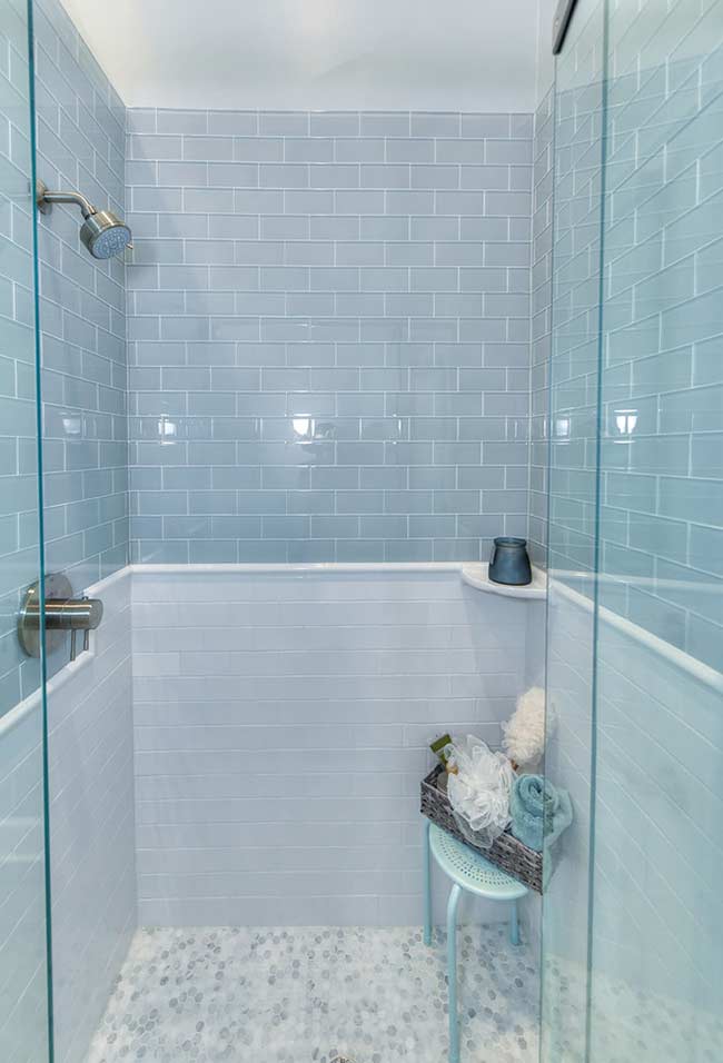 banheiro azul turquesa