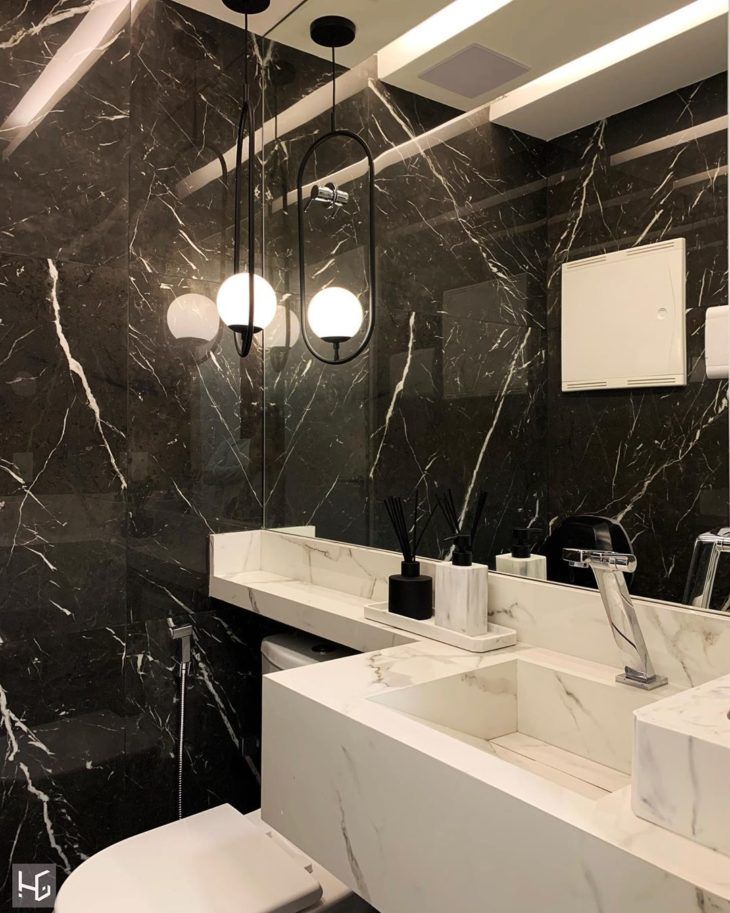 banheiro porcelanato preto e branco minimalista