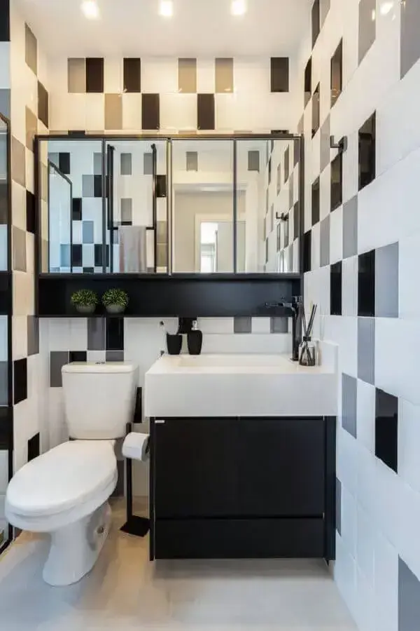 banheiro porcelanato preto e branco industrial