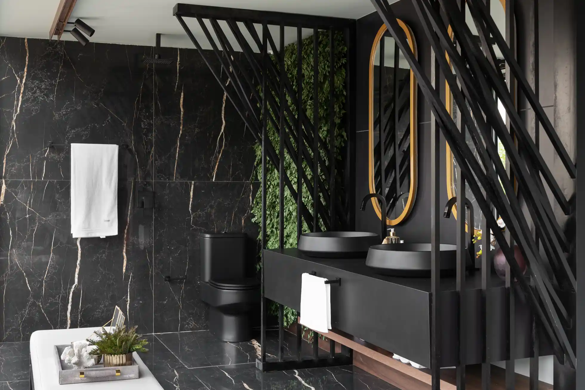 decoração banheiro preto moderno
