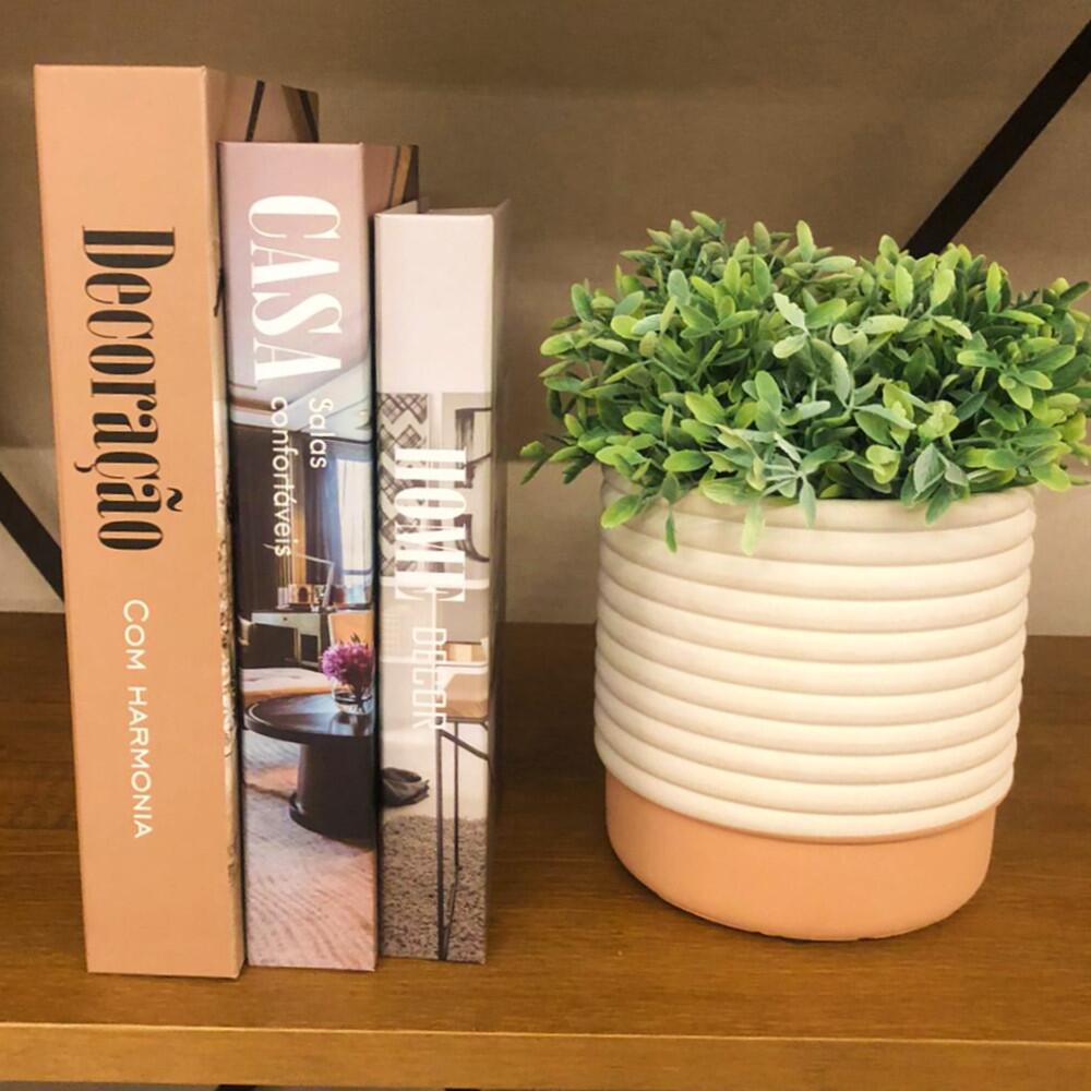 decoração com livros falsos