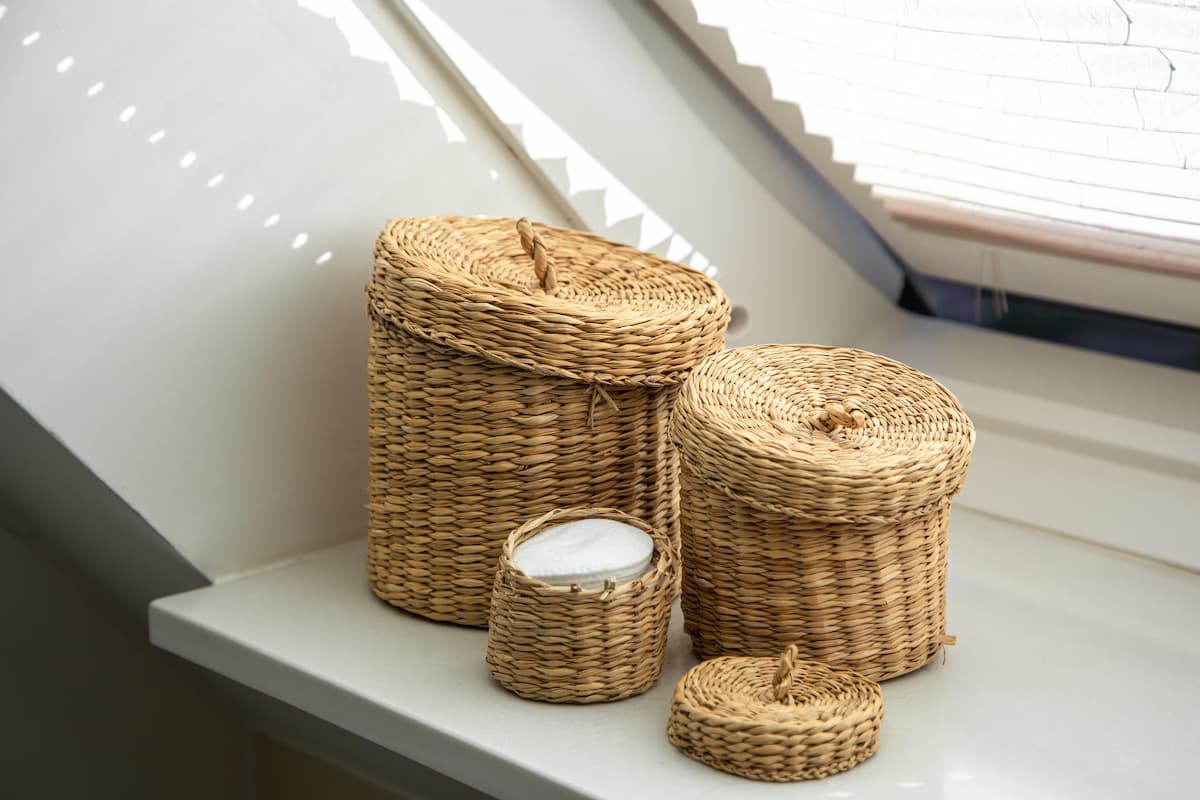 cesta de vime para banheiro