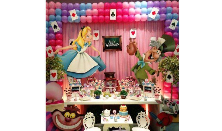 decoração alice no país das maravilhas simples