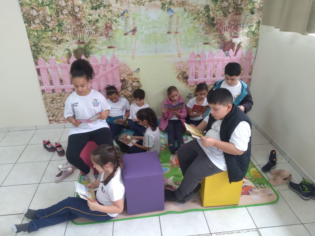 cantinho da leitura acessível sala de aula
