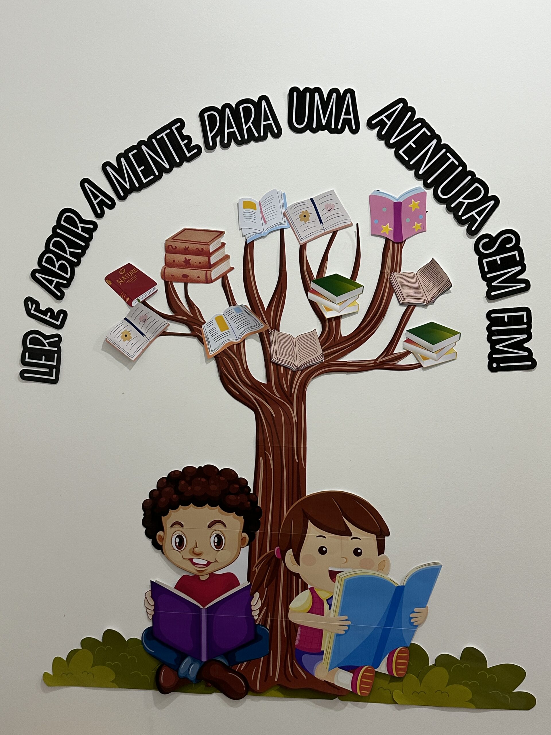 cantinho da leitura com pouco dinheiro sala de aula