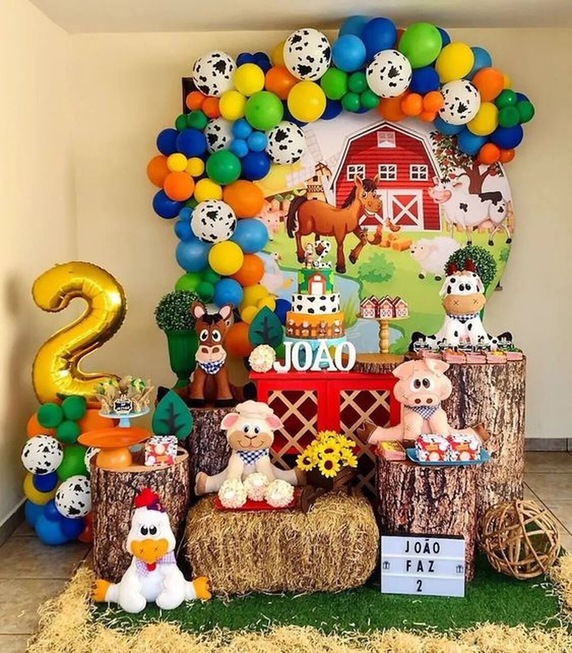 mesa principal fazendinha chá de bebê