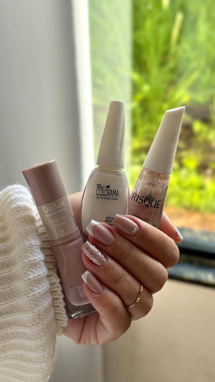 unha nude decorada simples