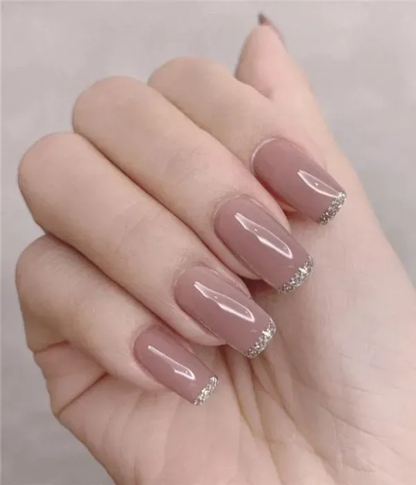 unha nude elegante