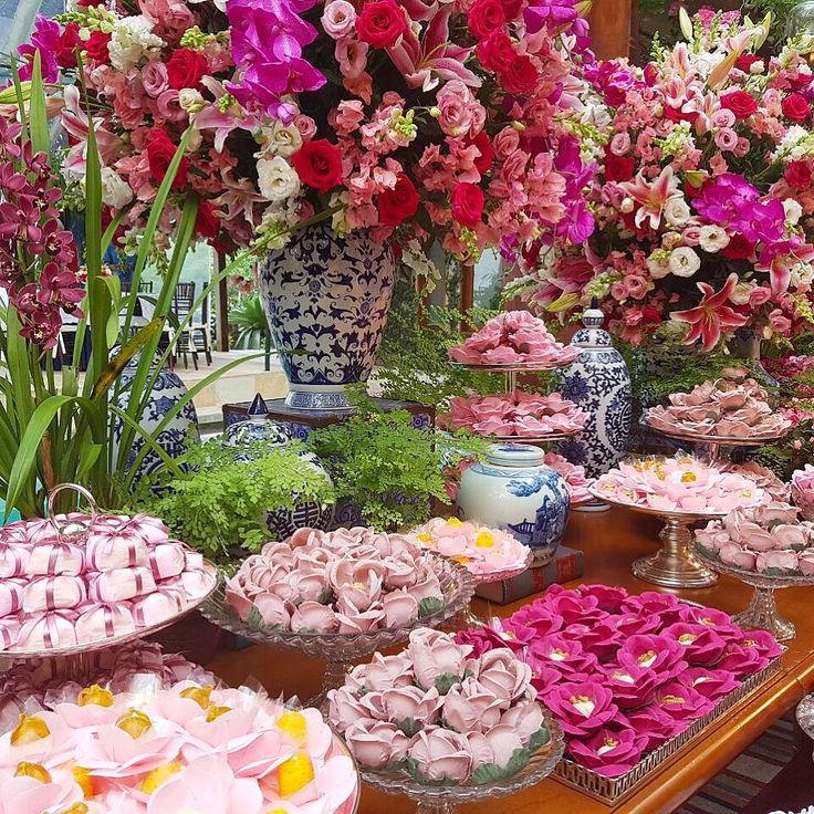 como decorar mesa de doces casamento simples