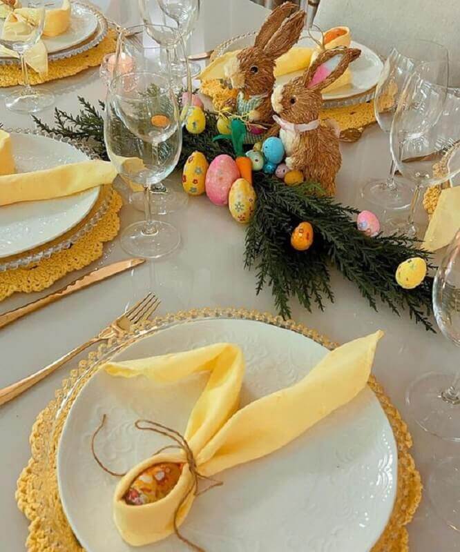 mesa de páscoa simples e bonita