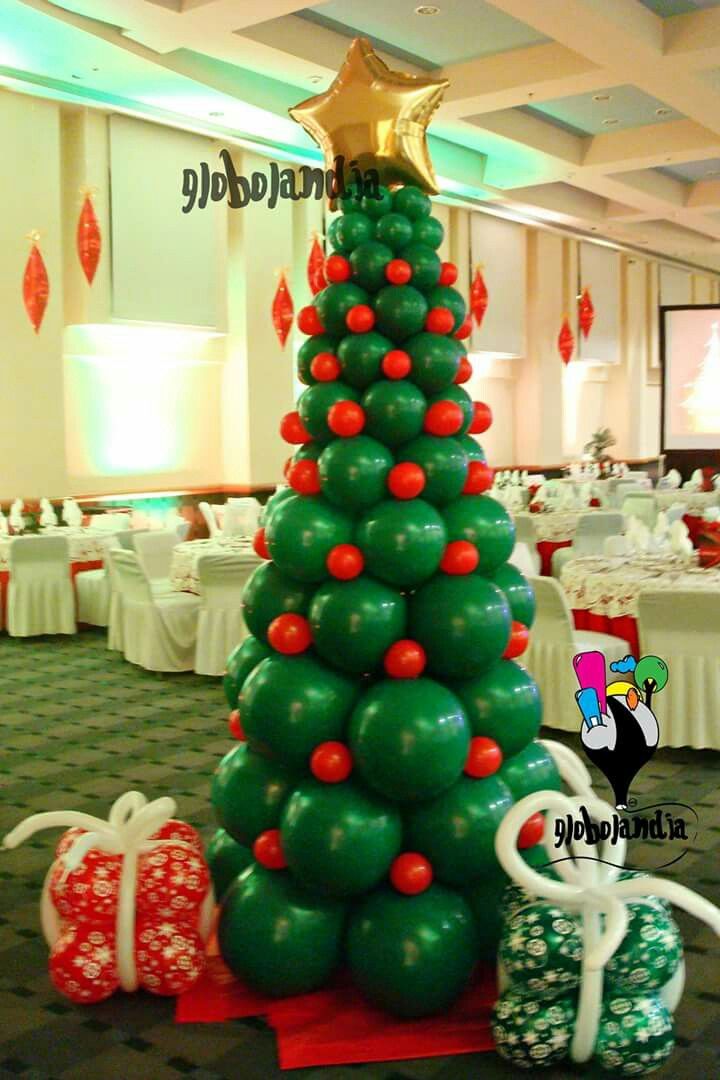árvore de natal feita de balões