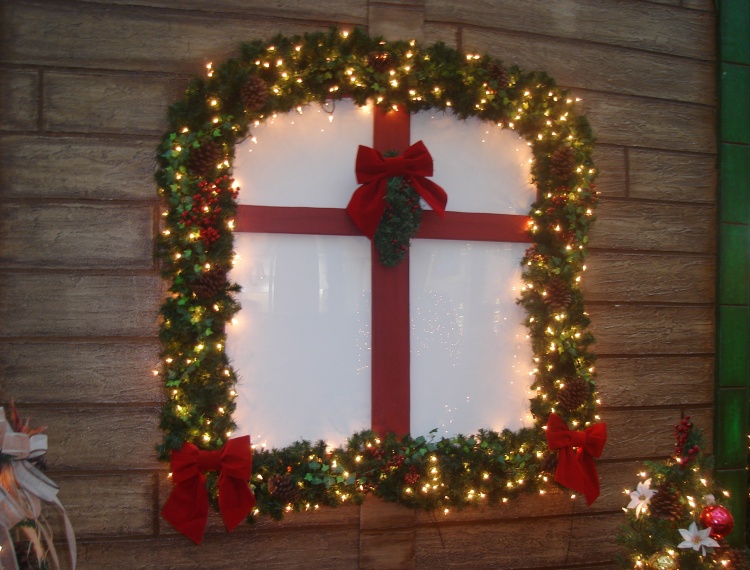 como decorar janela de apartamento no natal
