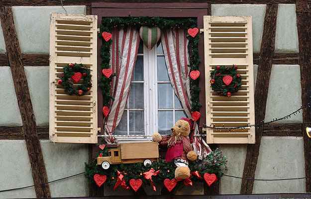 como decorar janela de apartamento no natal