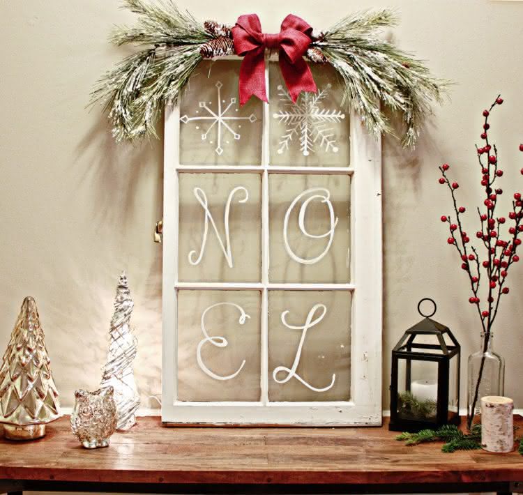 decoração de natal com luzes na janela