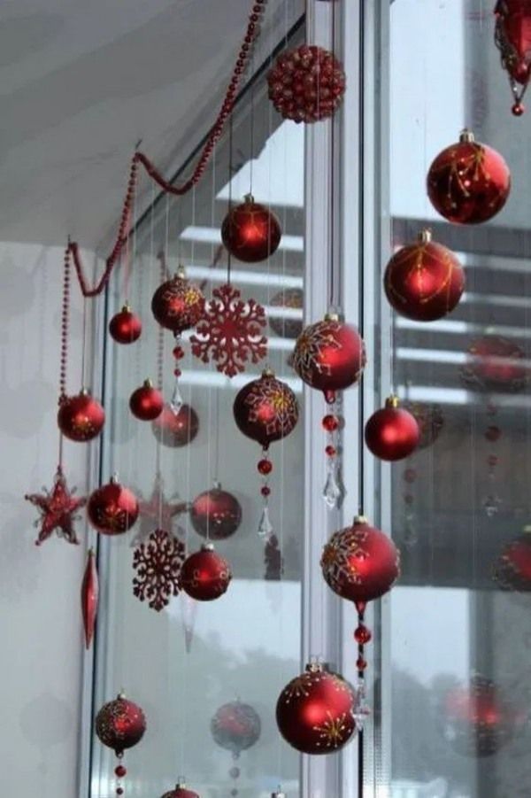 decoração de natal com luzes na janela
